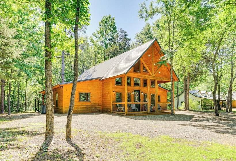 Pet Friendly Broken Bow Cabin W/ Private Hot Tub!