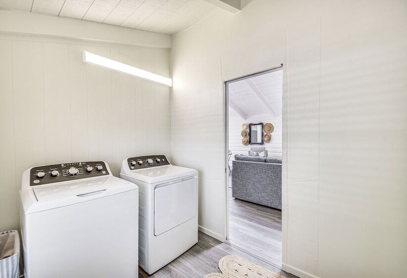 Pet Friendly Buxton Home W/ Balcony, 2 Mi To Beach