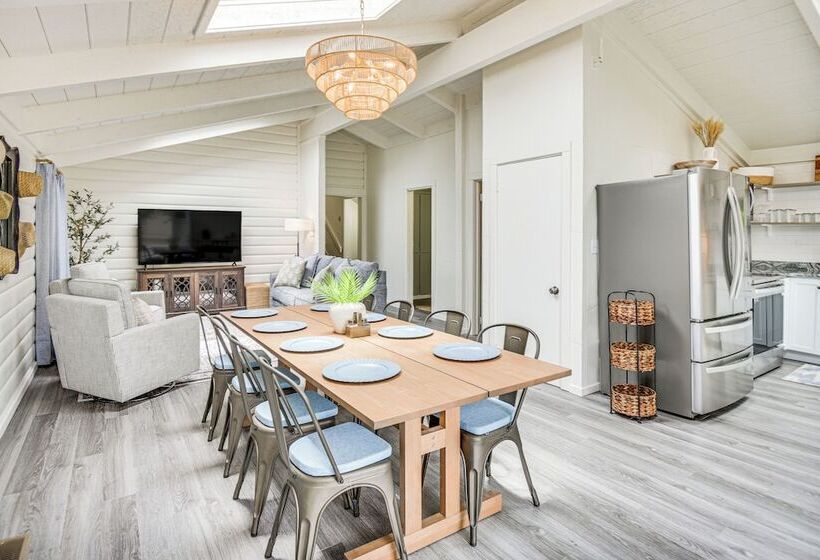 Pet Friendly Buxton Home W/ Balcony, 2 Mi To Beach