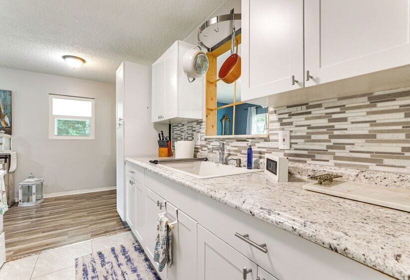 Pet Friendly Port Charlotte Home: 6 Mi To Beach!