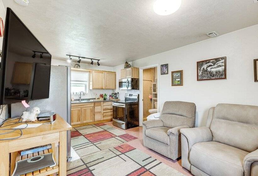 Quaint Archer Farmhouse: Peaceful & Quiet Setting!