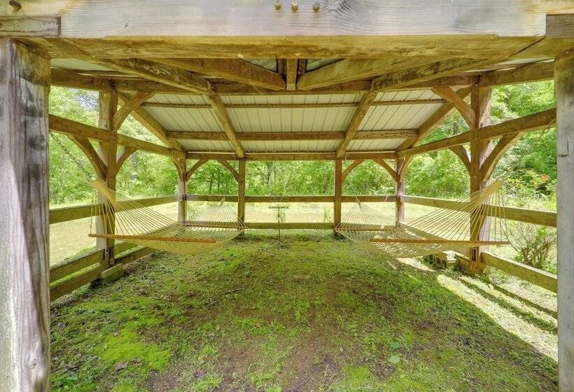 Fire Pit & Hot Tub: Dog Friendly Marion Retreat