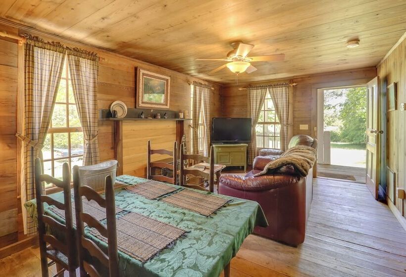 Fire Pit & Hot Tub: Dog Friendly Marion Retreat