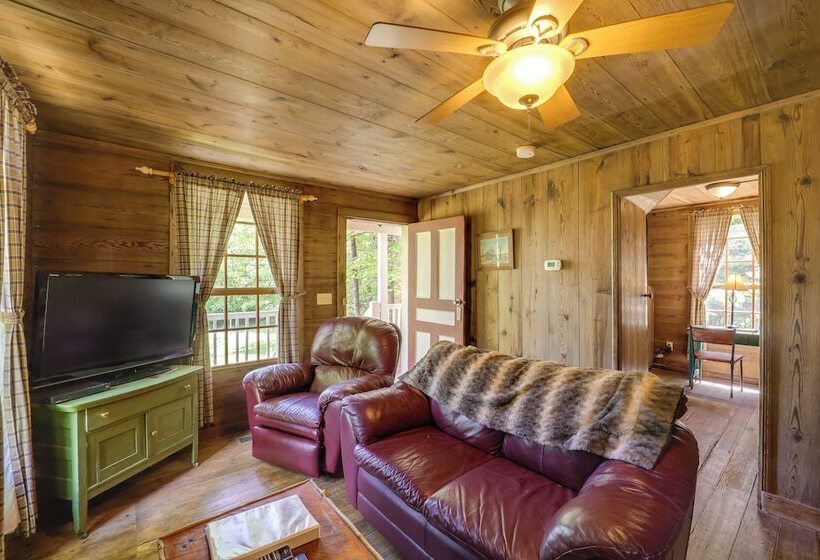 Fire Pit & Hot Tub: Dog Friendly Marion Retreat