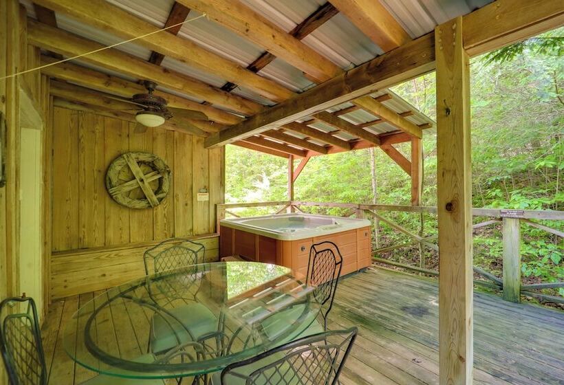 Fire Pit & Hot Tub: Dog Friendly Marion Retreat