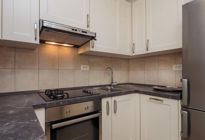 إقامة Impeccable 3 Bed House In Supetar
