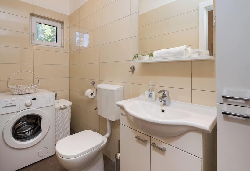 إقامة Impeccable 3 Bed House In Supetar