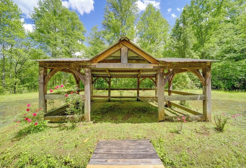 Hot Tub & Deck: Secluded Marion Cabin