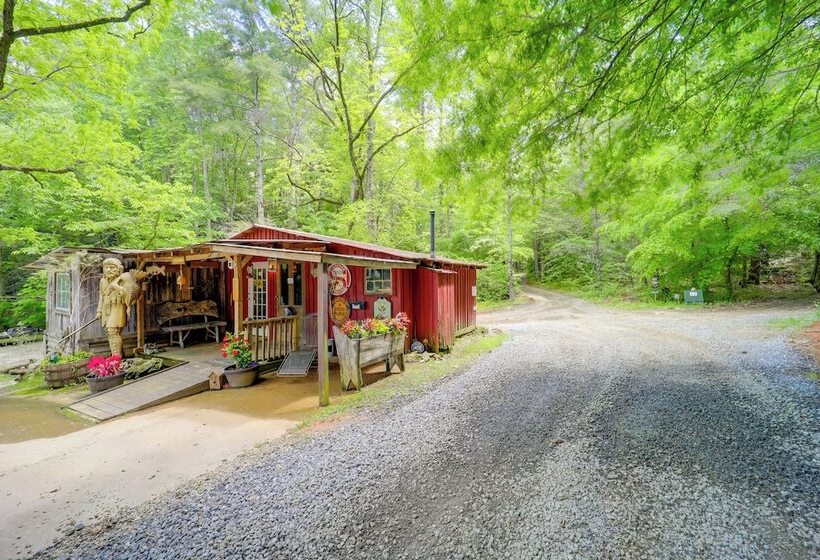 Hot Tub & Deck: Secluded Marion Cabin