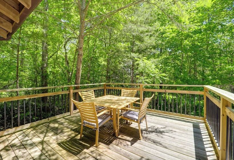 Hot Tub & Deck: Secluded Marion Cabin