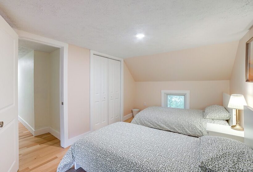 Serene South Haven Retreat W/ Deck: 1 Mi To Dtwn!