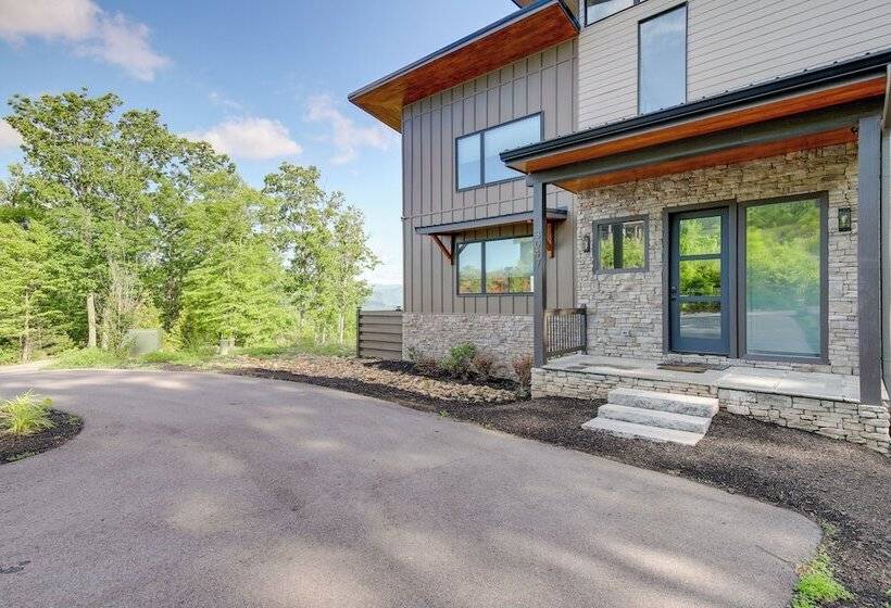 Sevierville Home W/ Hot Tub + Game Room!