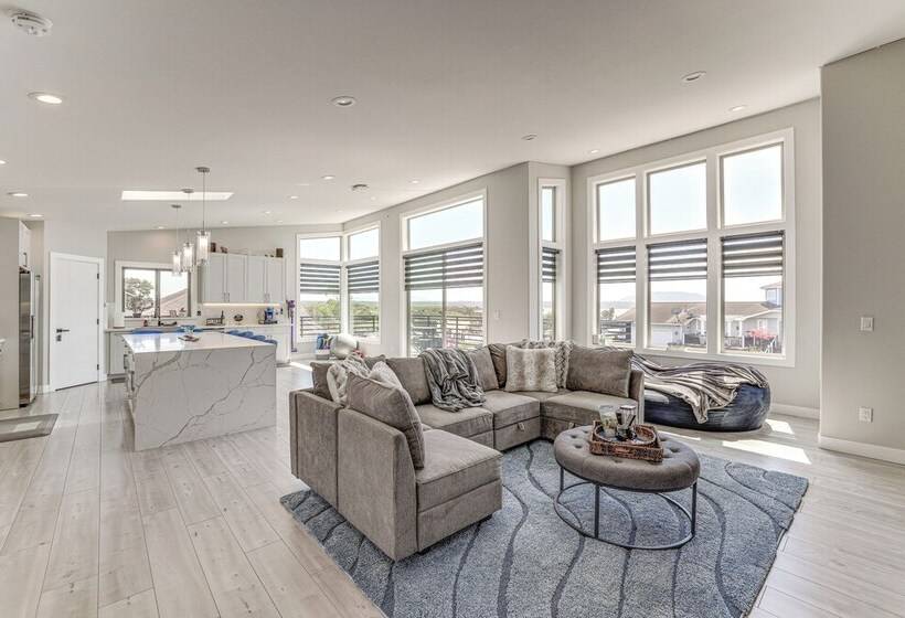 Sleek Ferndale Home W/ Ocean & Mountain Views!