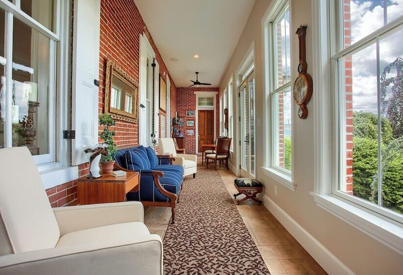 Stuart Manor Bed And Breakfast