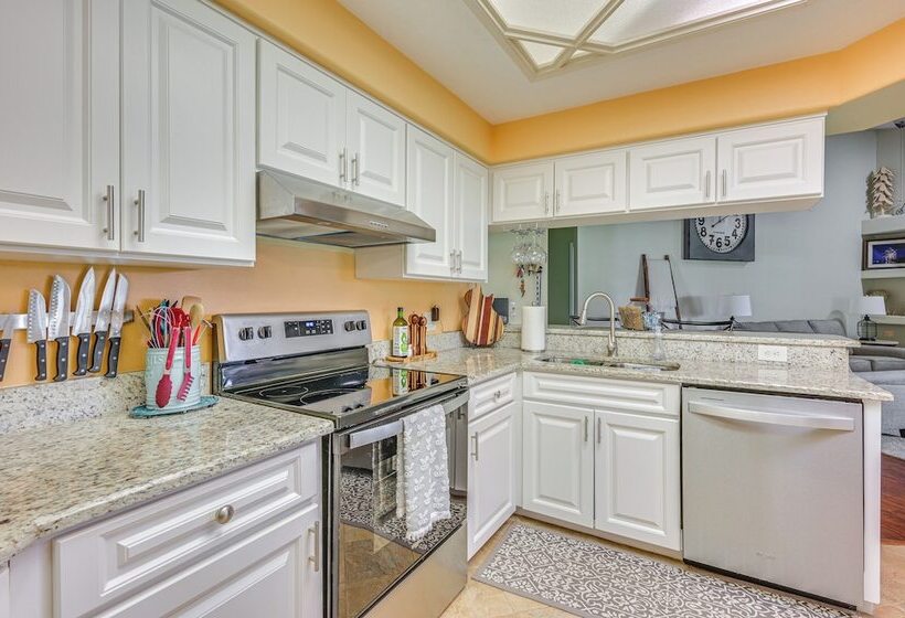 Zephyrhills Home   Lanai & Grill, Near Theme Parks