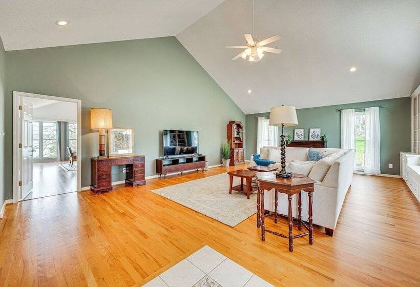 Lakefront Troutman House W/ Spectacular Sunsets!