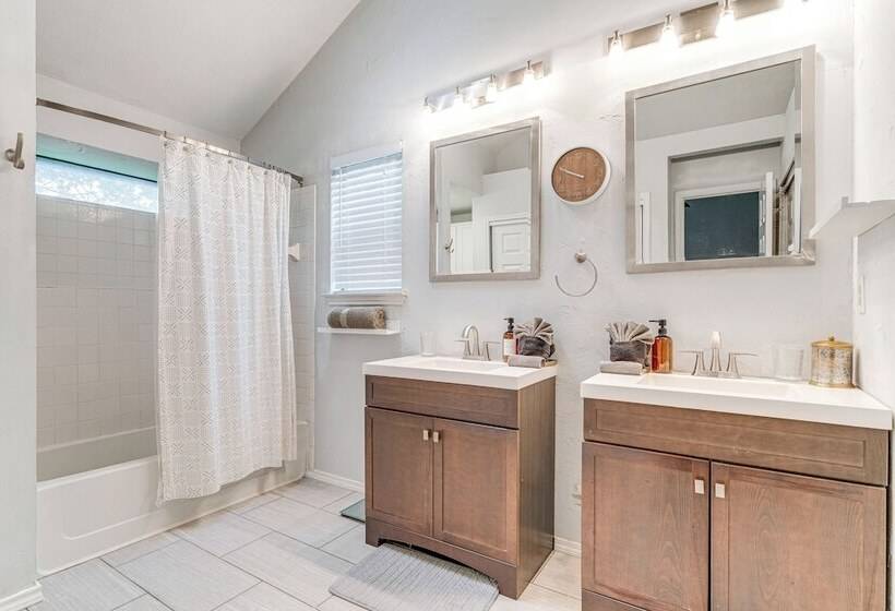 Modern Cedar Park Home: 20 Mi To Downtown Austin!