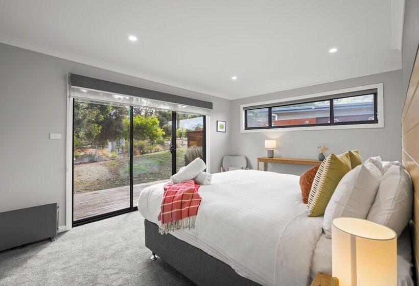 Herlihys On Huon   Cabin 2