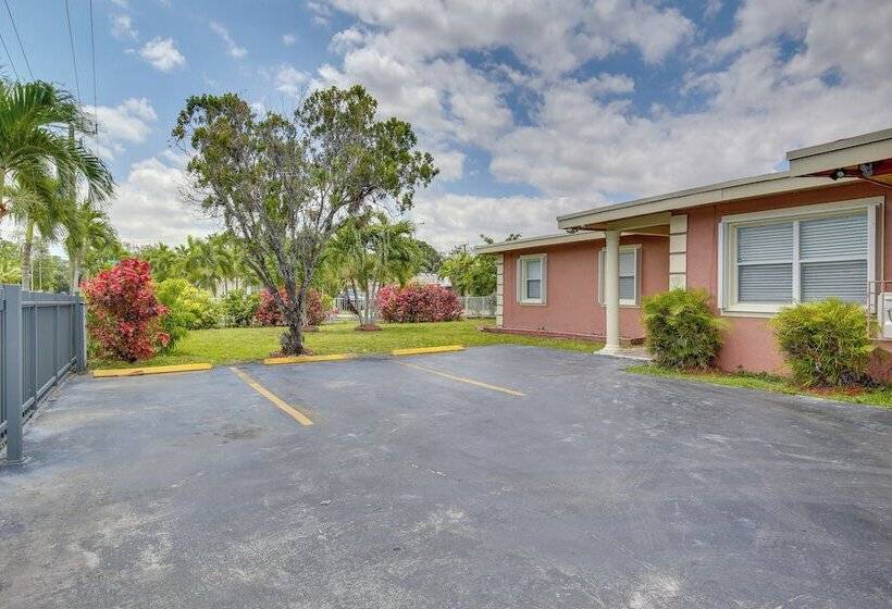 Hollywood Apartment, 5 Mi To Hard Rock Stadium!