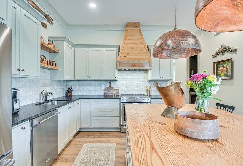 Idyllic Belmont Home < 1 Mi To Historic District!