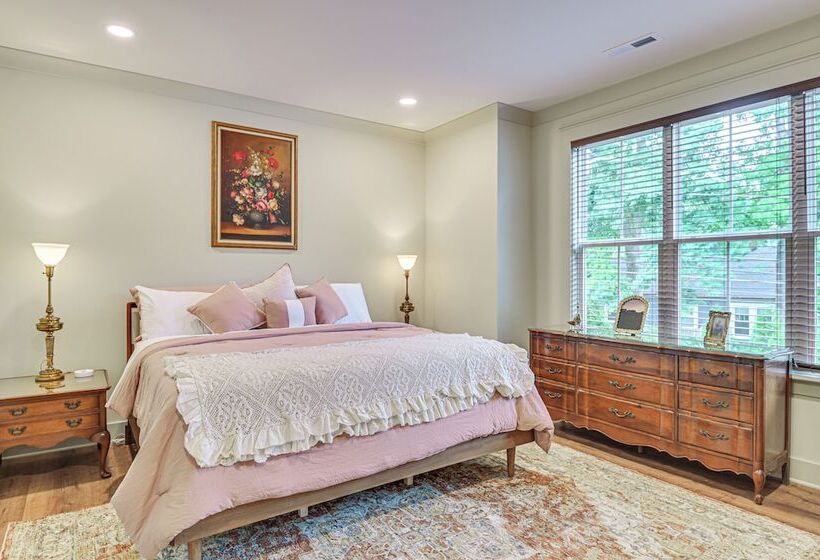 Idyllic Belmont Home < 1 Mi To Historic District!