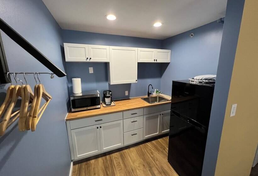 Lighthouse Suites