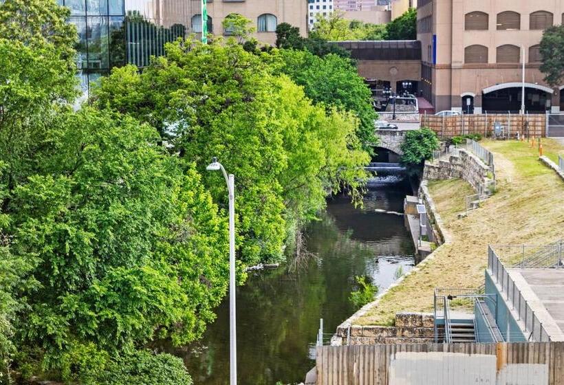 Placemakr Downtown Austin