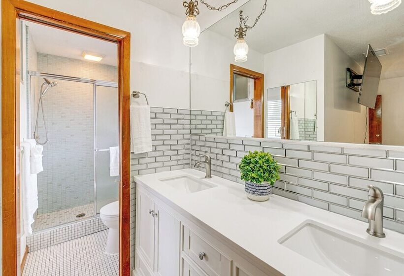Port Charlotte Retreat W/ Lanai + Private Pool!