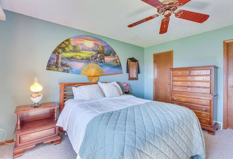 Prairie Du Chien Home W/ Yard: 3 Mi To River!