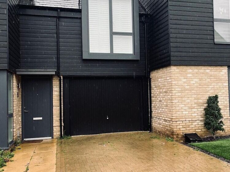 اقامتگاه Immaculate 4 Bed House In Chelmsford