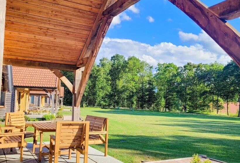 אתר נופש Hay S Wood Retreat