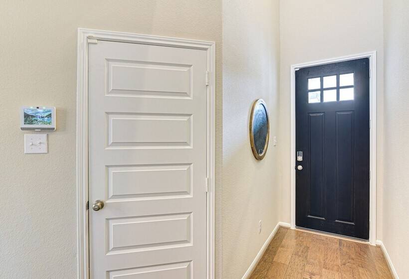 Welcoming Pasadena Home: 22 Mi To Downtown Houston