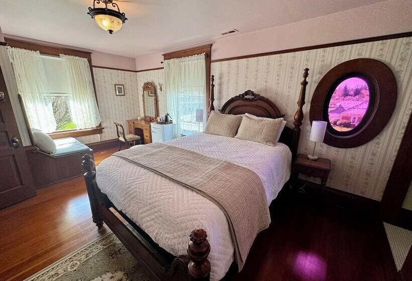 צימר Hubble House Inn
