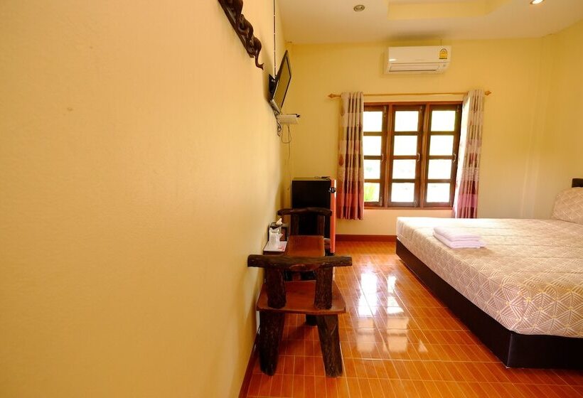 בית מלון כפרי Baan Torfun Resort Sakon Nakhon
