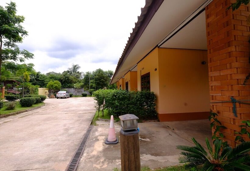 בית מלון כפרי Baan Torfun Resort Sakon Nakhon