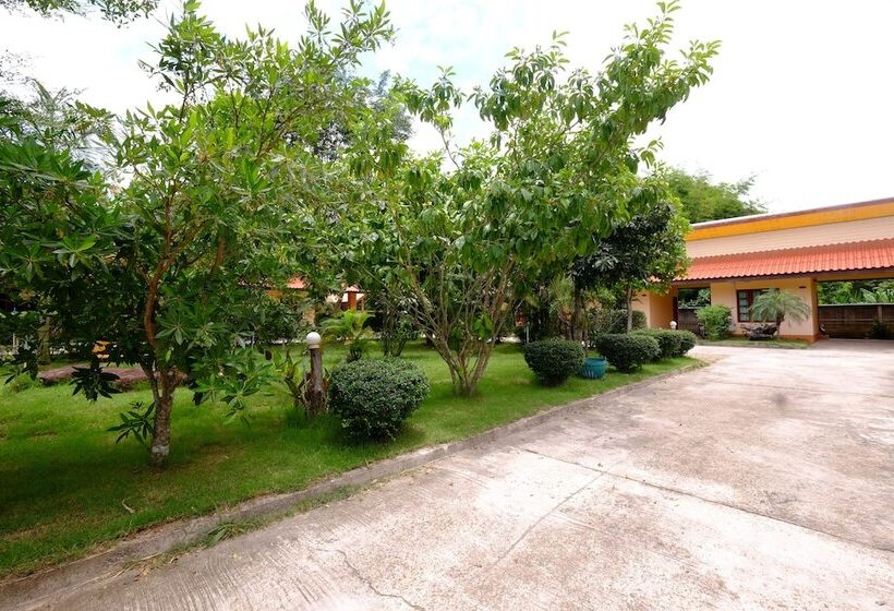 فندق Baan Torfun Resort Sakon Nakhon