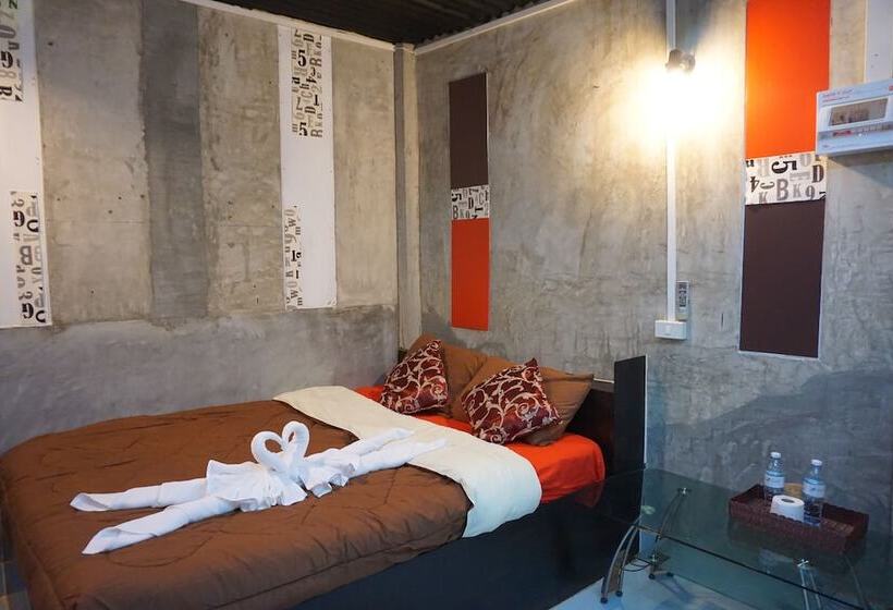هتل Chiangkhan Modern Home