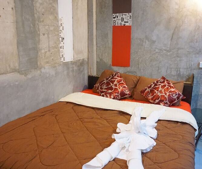 هتل Chiangkhan Modern Home