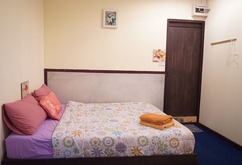 هتل Chiangkhan Modern Home