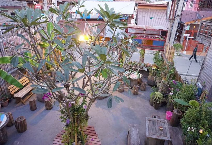 هتل Chiangkhan Modern Home