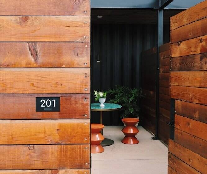 فندق Herringbone