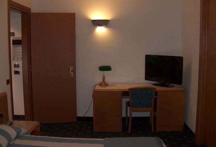 فندق Miceneo Palace