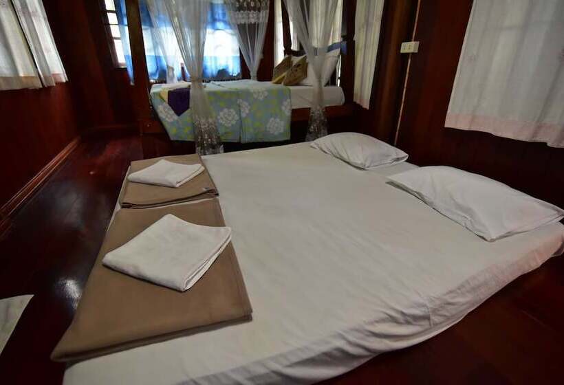 בית מלון כפרי Petch Jed Sao Noi Resort