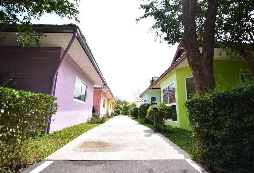 בית מלון כפרי Petch Jed Sao Noi Resort