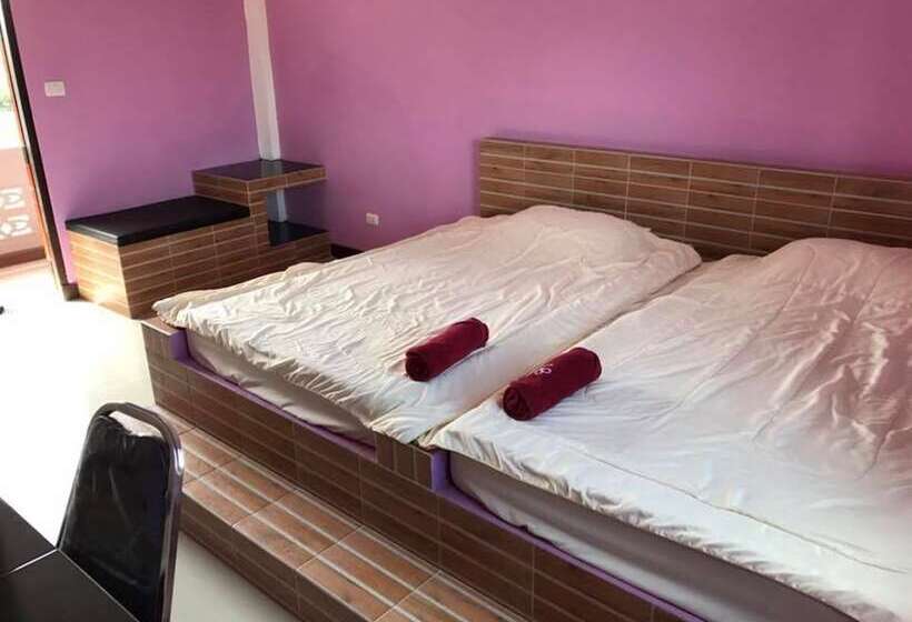 فندق Red Heart Resort