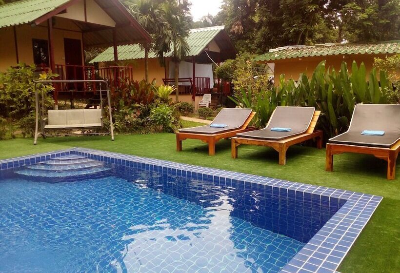 בית מלון כפרי Saint Tropez Resort