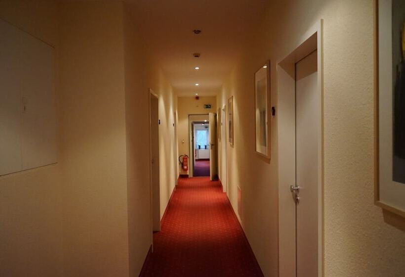 هتل Strümper Hof