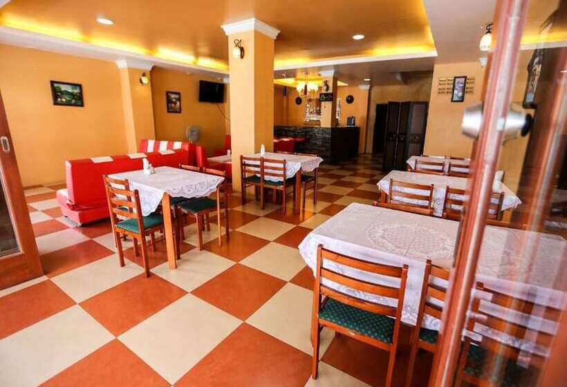هتل Sunshine Coast Inn