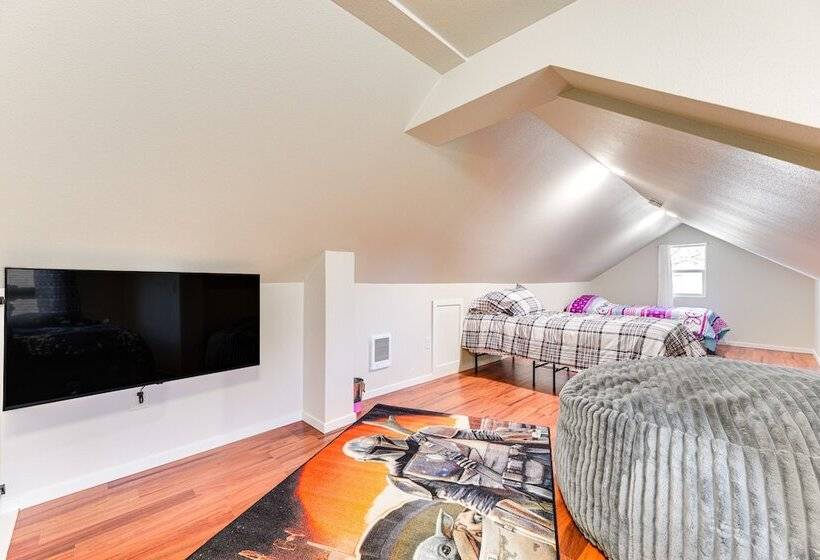 Pet Friendly Home: 29 Mi To Olympic National Park!