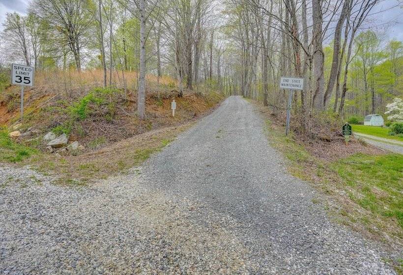 Serene Roseland Retreat Near Wintergreen Resort!